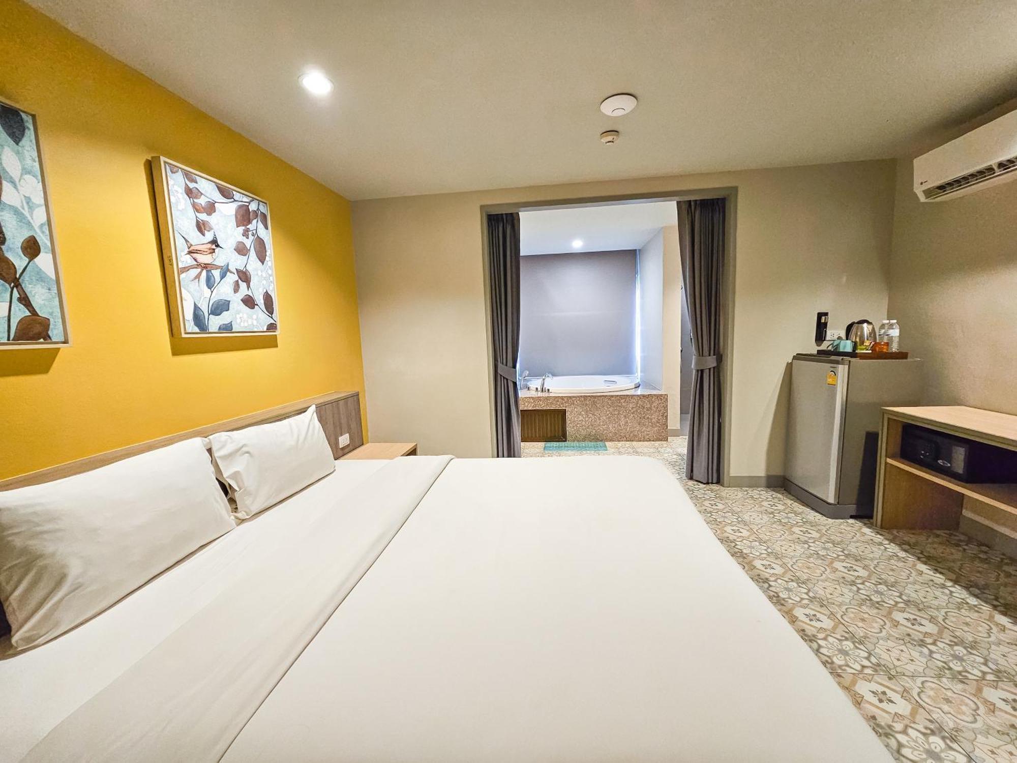 Recenta Suite Phuket Suanluang Kültér fotó