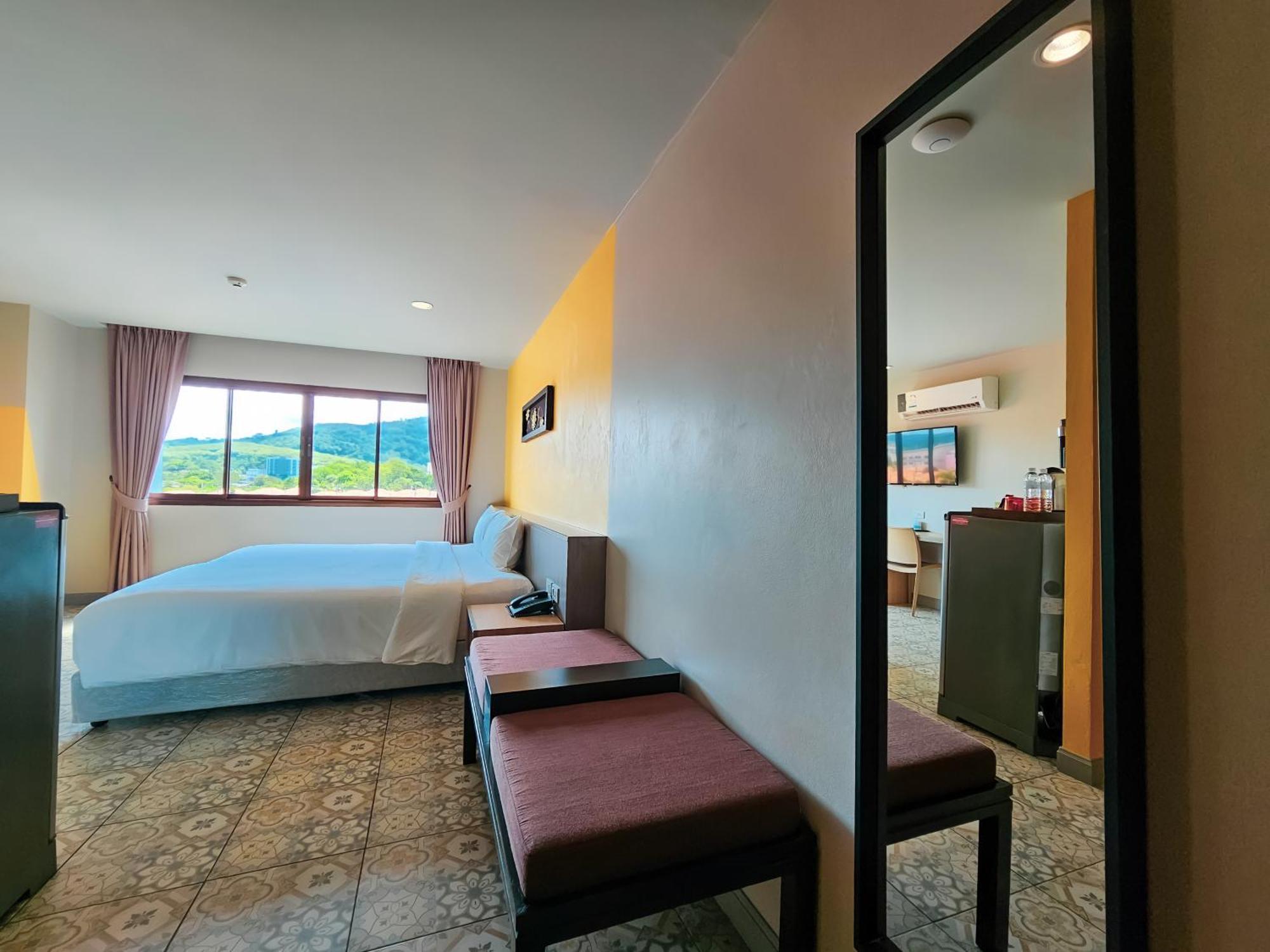 Recenta Suite Phuket Suanluang Kültér fotó
